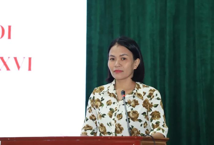 Cử tri xã Hoạt Giang kiến nghị tại hội nghị.