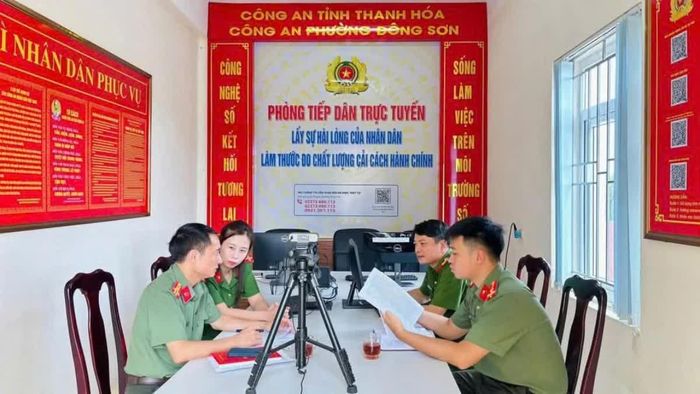 Phòng tiếp dân trực tuyến Công an phường Đông Sơn.