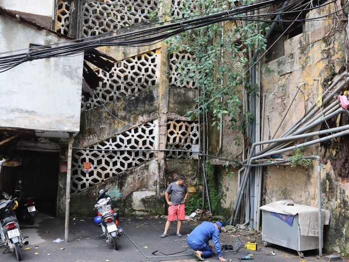 Mới đây nhất, ngày 30/9, Hội đồng Bồi thường, hỗ trợ và tái định cư phường Nghĩa Đô đã ban hành Thông báo số 24/TB-HĐBT về việc niêm yết công khai 29 dự thảo phương án bồi thường, hỗ trợ, tái định cư để thực hiện dự án.