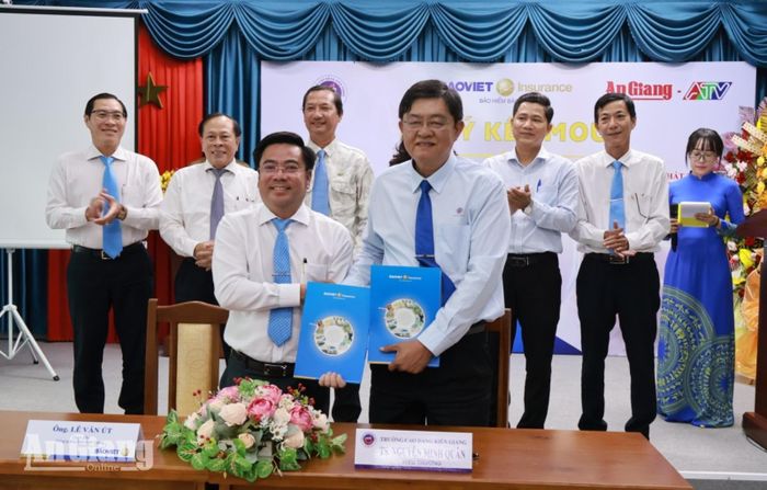 Công ty Bảo Việt Kiên Giang và Trường Cao đẳng Kiên Giang ký kết bản ghi nhớ hợp tác.