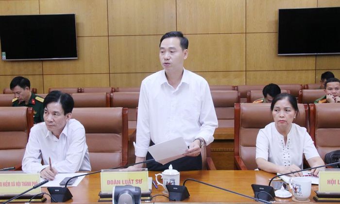  Đại diện Đoàn Luật sư nêu ý kiến. 