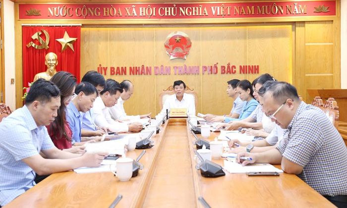 Phó Chủ tịch UBND thành phố Ngô Tân Phượng chủ trì buổi làm việc.
