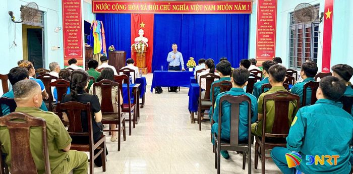 Chủ tịch UBND phường Hòa Khánh đề nghị nâng cao hiệu quả giám sát từ cơ sở về trật tự đô thị và xây dựng. Ảnh: T.HƯƠNG - Q.THẮNG