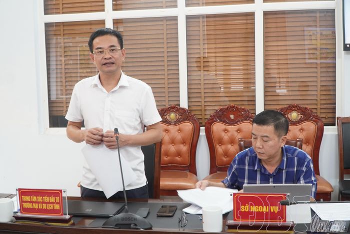 Lãnh đạo Trung tâm Xúc tiến Đầu tư, Thương mại và Du lịch tỉnh báo cáo tiến độ, kết quả công tác chuẩn bị.