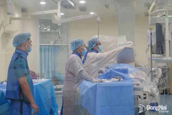 Một ca can thiệp tim mạch tại Bệnh viện Đa khoa Thống Nhất. Ảnh: Hạnh Dung