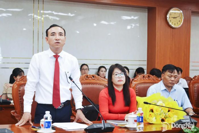 Bí thư Đảng ủy phường Dầu Giây Nguyễn Xuân Cường phát biểu nhận nhiệm vụ. Ảnh: Phương Hằng