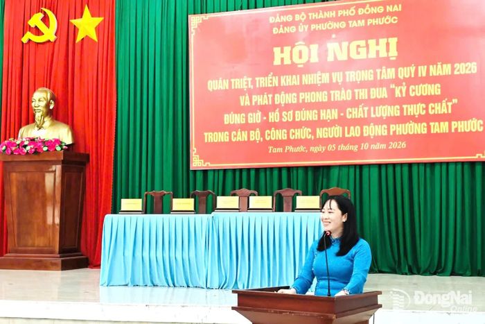Bí thư Đảng ủy, Chủ tịch HĐND phường Nguyễn Thị Phương phát biểu chỉ đạo tại hội nghị. Ảnh: ĐPCC