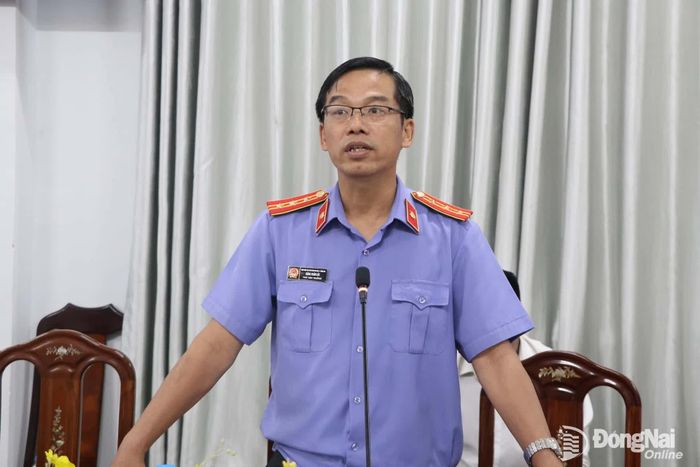 Đại diện Viện Kiểm sát nhân dân Khu vực 2 - Đồng Nai trao đổi ý kiến tại buổi tọa đàm. Ảnh: Tố Tâm