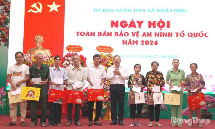 Thời gian qua, Đảng bộ, chính quyền xã Hòa Long luôn quan tâm hỗ trợ các chính sách cho hộ nghèo, hộ gia đình chính sách có hoàn cảnh khó khăn.