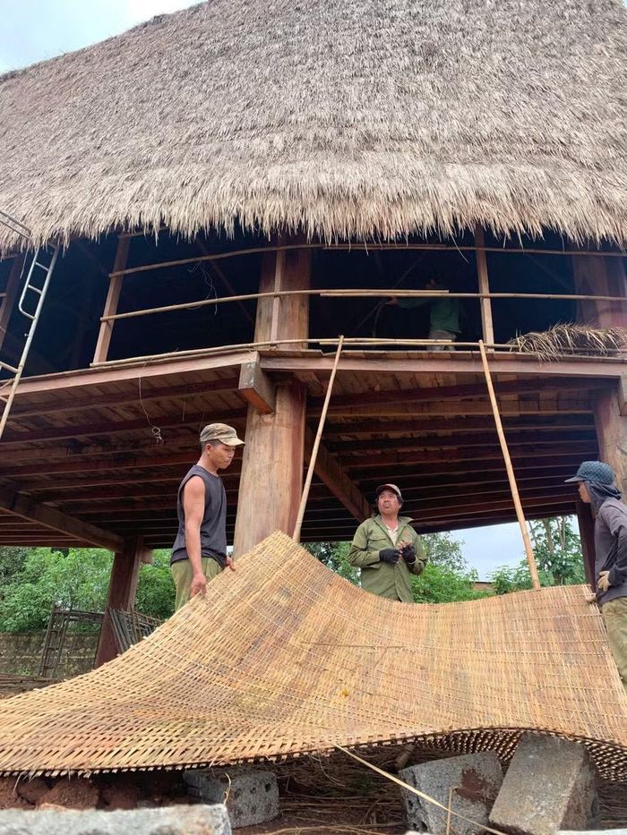  Nhà rông được làm từ vật liệu tự nhiên theo đúng kiến trúc truyền thống Jrai. Ảnh: Hoàng Ngọc 