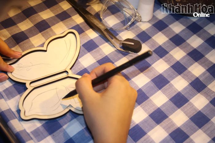 Người làm phác thảo hình ảnh muốn thể hiện.