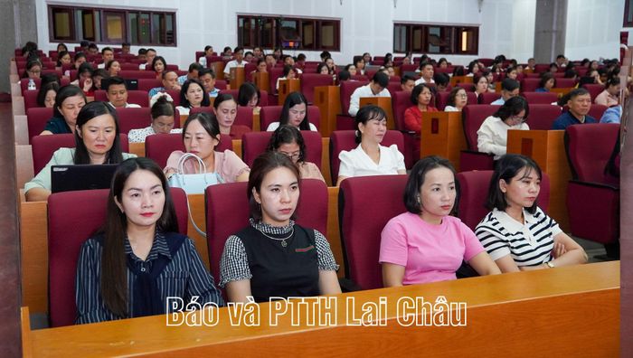 Các đại biểu và giáo viên tham dự khai mạc Hội thi giáo viên dạy giỏi cấp tỉnh năm học 2026-2027.
