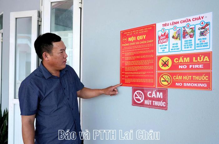   Bảng nội quy cấm hút thuốc lá được treo tại tiền sảnh và phòng tiếp dân của UBND xã Khun Há.