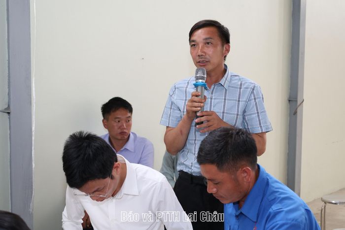 Cử tri xã Sì Lở Lầu kiến nghị tại buổi TXCT.