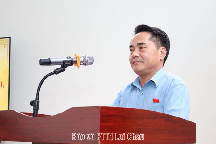 Đồng chí Triệu Kim Thắng - Ủy viên Ban Chấp hành Đảng bộ tỉnh, Chính ủy Bộ Chỉ huy Quân sự tỉnh thông tin đến cử tri dự kiến nội dung, chương trình Kỳ họp thứ 2, Quốc hội khóa XVI.