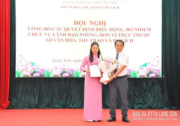 Lãnh đạo Sở VHTT&DL trao quyết định điều động, bổ nhiệm cho lãnh đạo Văn phòng sở