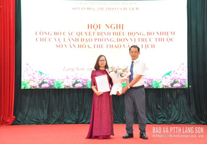 Lãnh đạo Sở VHTT&DL trao quyết định điều động, bổ nhiệm cho lãnh đạo Bảo tàng tỉnh