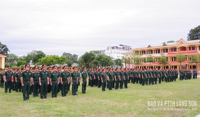 Cán bộ, chiến sĩ Bộ CHQS tỉnh tham gia buổi phát động thi đua cao điểm