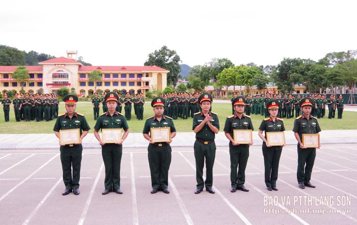 Bộ CHQS tỉnh tặng Giấy khen cho các cá nhân có thành tích xuất sắc trong công tác ứng phó, khắc phục hậu quả cơn bão số 4 (Narra) năm 2026