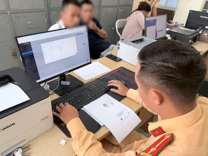 Lực lượng Cảnh sát giao thông đã triệu tập các trường hợp vi phạm đến làm việc, xác minh và xử lý theo quy định.
