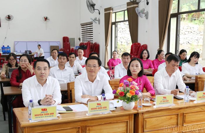 Đồng chí Nguyễn Tuấn Anh - Phó Bí thư Tỉnh ủy, Chủ tịch UBND tỉnh và các đại biểu dự sinh hoạt chi bộ thường kỳ tháng 10/2026 tại Chi bộ Hạnh Phúc.
