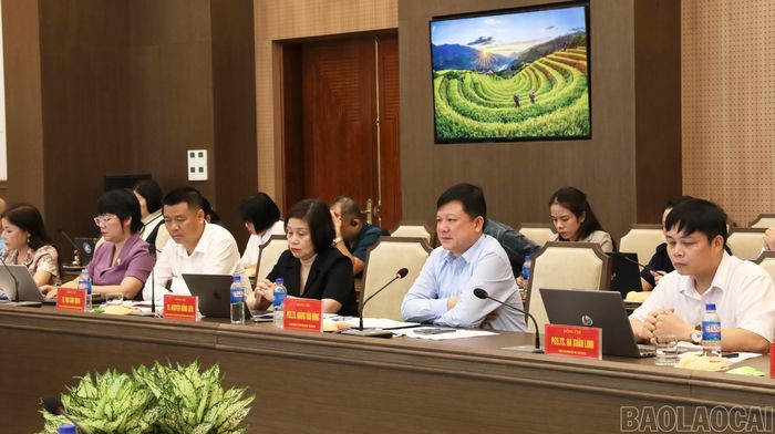 Lãnh đạo Đại học Thái Nguyên trao đổi, thảo luận tại buổi làm việc.