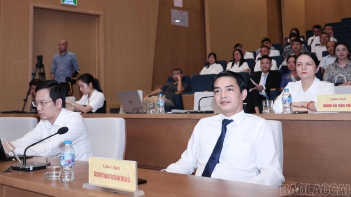 Các đại biểu tham dự buổi lễ.