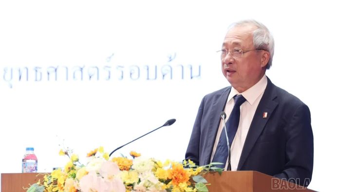 Thượng tướng, Giáo sư, Tiến sĩ Nguyễn Văn Thành phát biểu khai mạc buổi lễ.