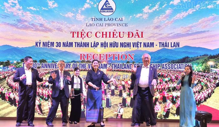 Bà Urawadee Sriphiromya - Đại sứ đặc mệnh toàn quyền Vương quốc Thái Lan tại Việt Nam tham gia giao lưu tại chương trình.