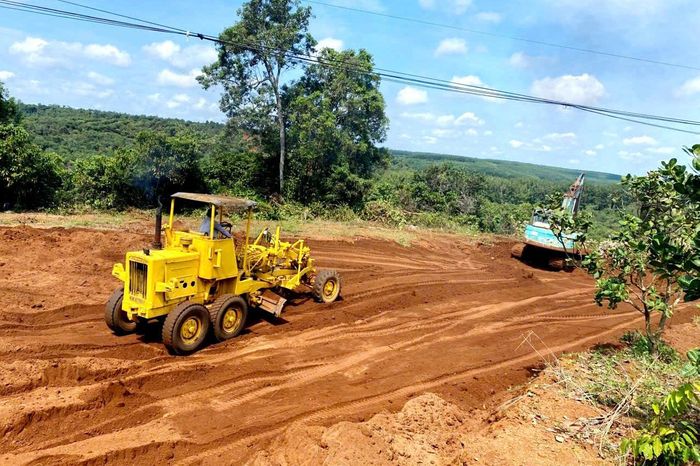 Thi công tại dự án cao tốc Bắc - Nam phía Tây đoạn Gia Nghĩa - Chơn Thành (Ảnh: Tư liệu)