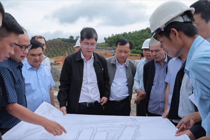 Ủy viên Ban Thường vụ Tỉnh ủy, Phó Chủ tịch UBND tỉnh Nguyễn Hồng Hải kiểm tra công tác giải phóng mặt bằng cao tốc Tân Phú - Bảo Lộc