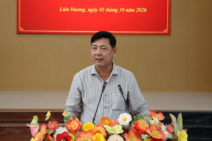 Đại biểu Tiêu Hồng Phúc, Ủy viên Ban Thường vụ Tỉnh ủy, Phó Chủ tịch HĐND tỉnh Lâm Đồng trả lời các kiến nghị của cử tri