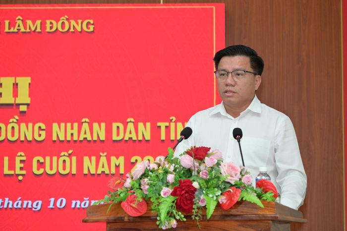 Ông Nguyễn Hữu Trung, Chủ tịch UBND phường Bình Thuận trả lời các nội dung thuộc thẩm quyền