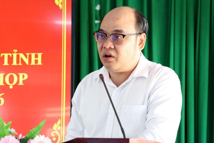 Chủ tịch UBND xã Quảng Tân Trần Vĩnh Phú trả lời một số nội dung cử tri quan tâm