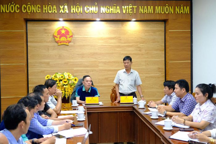 Ông Nguyễn Hoàng Minh, Chủ tịch UBND xã Đạ Tẻh phát biểu tại buổi làm việc