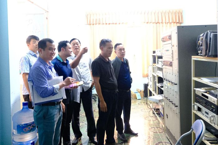 Đoàn công tác Báo và Phát thanh, Truyền hình Lâm Đồng kiểm tra thực tế hiện trạng cơ sở vật chất đã đầu tư trên địa bàn xã Đạ Tẻh