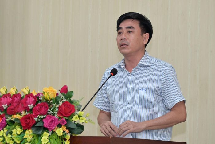 Phó Giám đốc Sở Nông nghiệp và Môi trường Lê Thanh Sơn trả lời các kiến nghị thuộc thẩm quyền