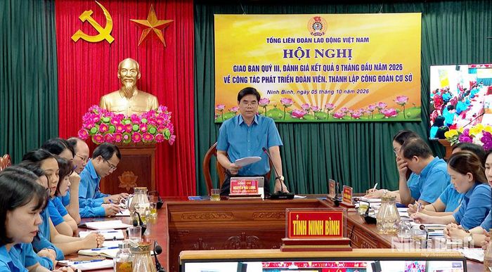 Đồng chí Nguyễn Hải Long, Tỉnh ủy viên, Phó Chủ tịch Ủy ban MTTQ Việt Nam tỉnh, Chủ tịch LĐLĐ tỉnh phát biểu tại hội nghị.