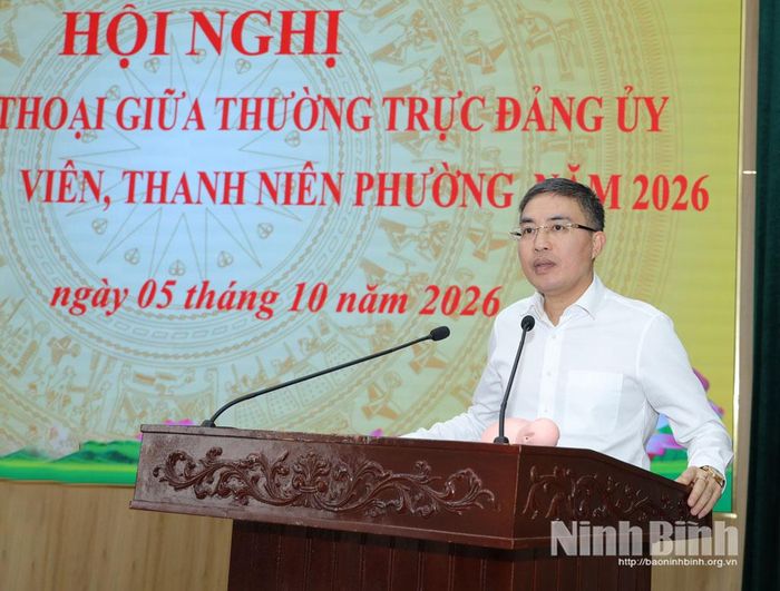 Đồng chí Hoàng Mạnh Hùng, Bí thư Đảng ủy, Chủ tịch HĐND phường phát biểu kết luận hội nghị.