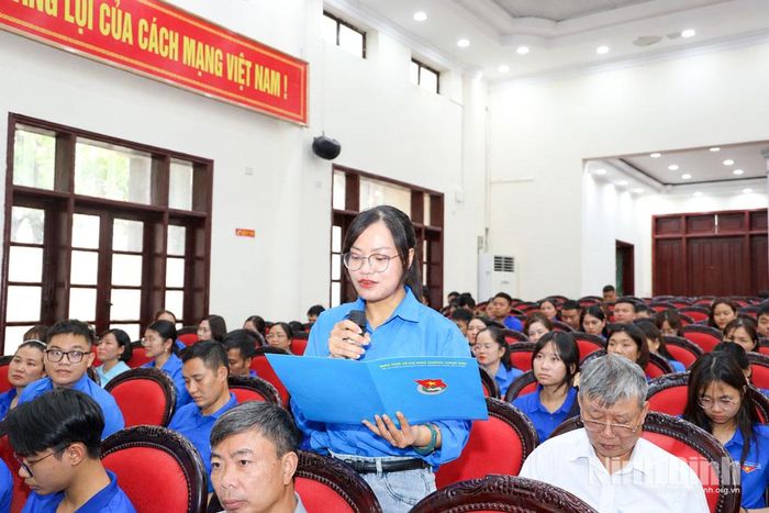 Đại diện đoàn viên, thanh niên phát biểu ý kiến tại hội nghị.
