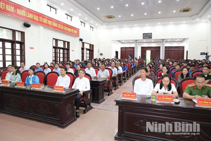 Các đại biểu dự hội nghị.