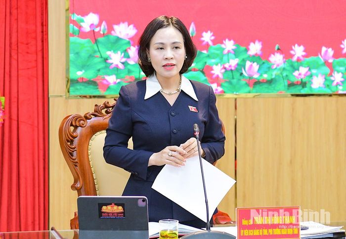 Đồng chí Trần Thị Hồng Thanh, Phó Trưởng Đoàn đại biểu Quốc hội tỉnh, Trưởng đoàn khảo sát phát biểu tại buổi khảo sát.