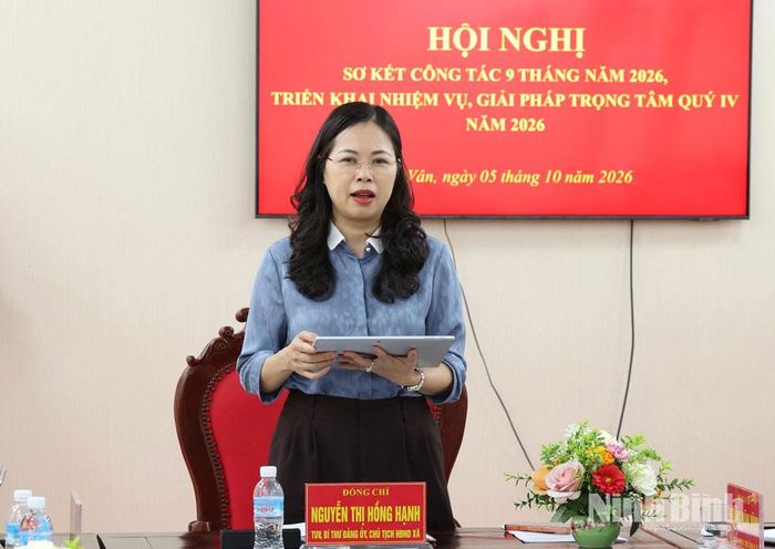 Đồng chí Nguyễn Thị Hồng Hạnh, Bí thư Đảng ủy, Chủ tịch HĐND xã, Trưởng Ban Chỉ đạo xã Gia Vân phát biểu tại hội nghị.