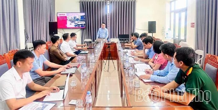 Xã Bình Xuyên tổ chức hội nghị nghe giới thiệu các mô hình, ứng dụng số và giải pháp công nghệ thông tin do Tập đoàn Viettel đề xuất, từ đó nâng cao hiệu quả công tác quản lý, điều hành và chuyển đổi số.