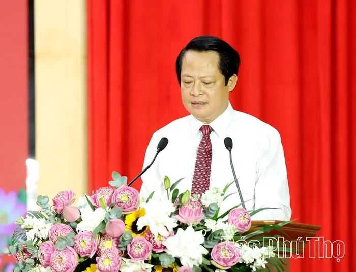 Đồng chí Nguyễn Văn Vấn - Bí thư Đảng ủy, Chủ tịch HĐND xã Đoan Hùng phát biểu khai mạc hội thảo.