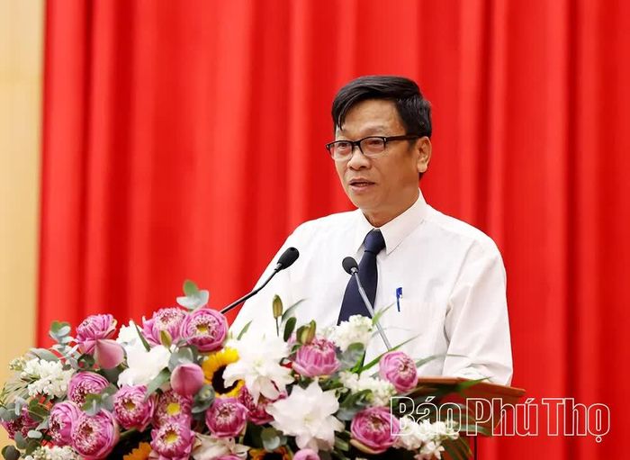 Các đại biểu, chuyên gia, nhà khoa học trình bày tham luận tại hội thảo.