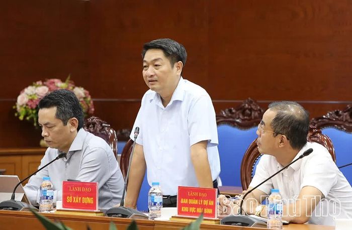Đại diện lãnh đạo các sở, ngành phát biểu tại cuộc họp.