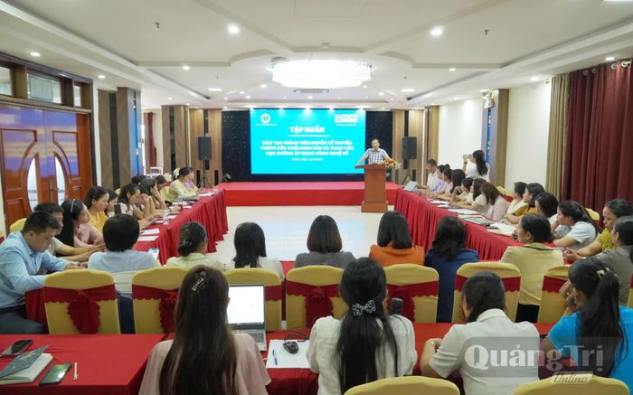 Lớp tập huấn thuộc dự án “Cải thiện đời sống cho trẻ em, trẻ em gái và thanh niên bị thiệt thòi tại tỉnh Quảng Trị giai đoạn 2025-2031” - Ảnh: H.L