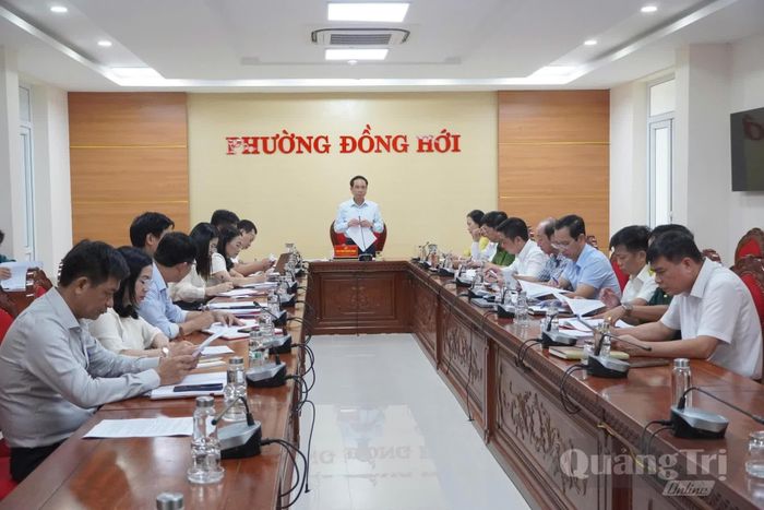 Đồng chí Phan Mạnh Hùng, Bí thư Đảng ủy phường Đồng Hới kết luận tại buổi làm việc - Ảnh: H.Tr