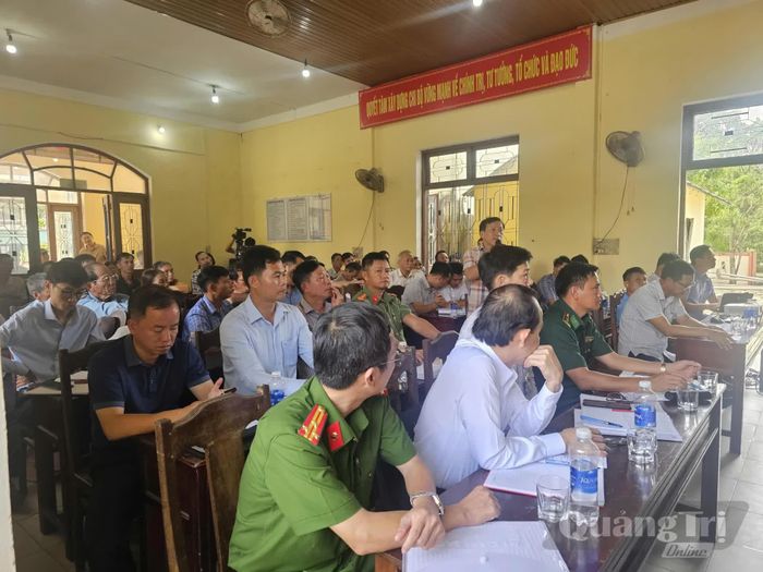 Buổi đối thoại có sự tham gia của đại diện các cơ quan, ban, ngành, chính quyền địa phương và người dân thôn Mỹ Thủy, xã Mỹ Thủy - Ảnh: T.P